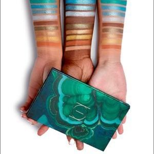 Brand new Hipdot eyeshadow palette